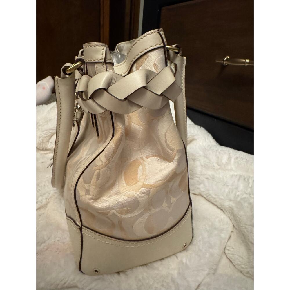 Vintage Coack Hampton handbag in beautiful Ivory - Picture 11 of 13
